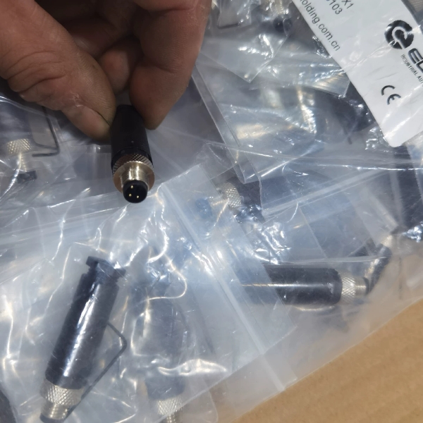 宜科CN90103 LS8.3-0/C/X1 连接头M8（请询价）