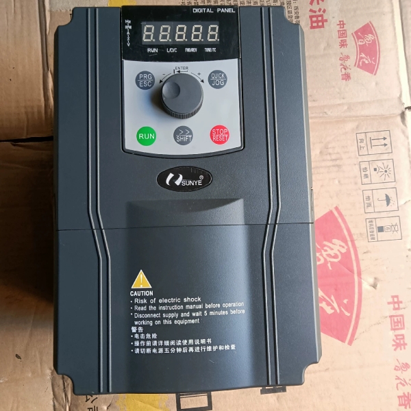 日业7.5KW变频器CM530-A4T7R5GB/9R0PB（请询价）