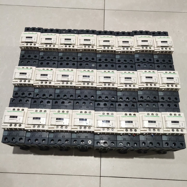 议价接触器LC1D65M7C.成色冲新，线圈电压220V,