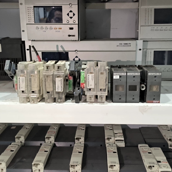 ABB.OS32D12，图片上的，总共200【议价】