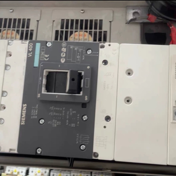 西门子VL400断路器，拆机品，外观成色如图，功能正常。