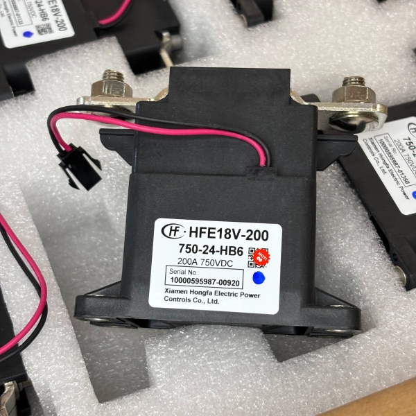 宏发FFE18V-200/750-24-HB6 200A 2