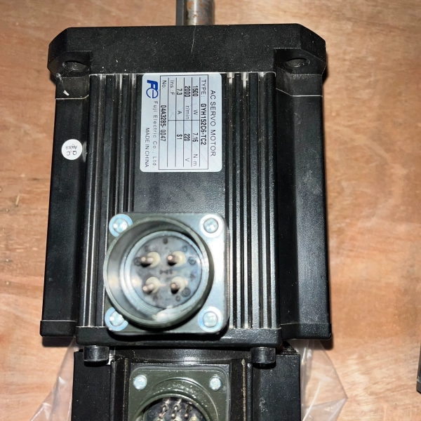 富士电机2kw  GYG202CC2-T2E