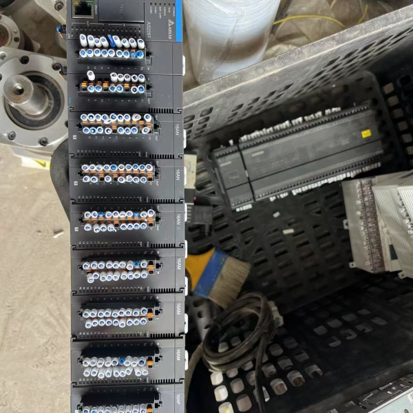 台达PLC，AS228T-A，带扩展成色漂，功能完好！成色如【议价】