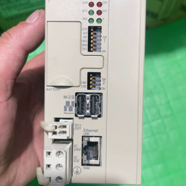 安川控制器MP2300S，JEPMC-MP2300S-E；1议