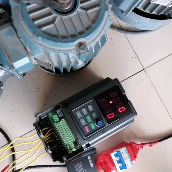 爱德利变频器1.5KW，AE2-4T0015G/0022P【议价】