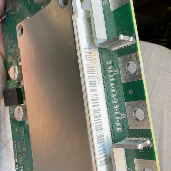 FS300R12N3E7英飞凌2个。品相如图。包好价格，可以