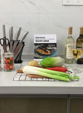 现代简约样板房厨房全案套装摆件展厅橱柜台面彷真蔬菜酒具书装饰