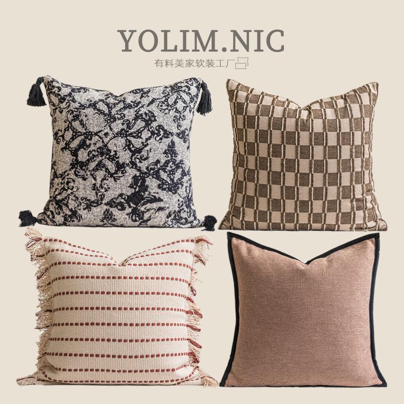 中古棋盘格侘寂风抱枕客厅沙发米黑色红棕色靠枕腰枕沙发靠垫