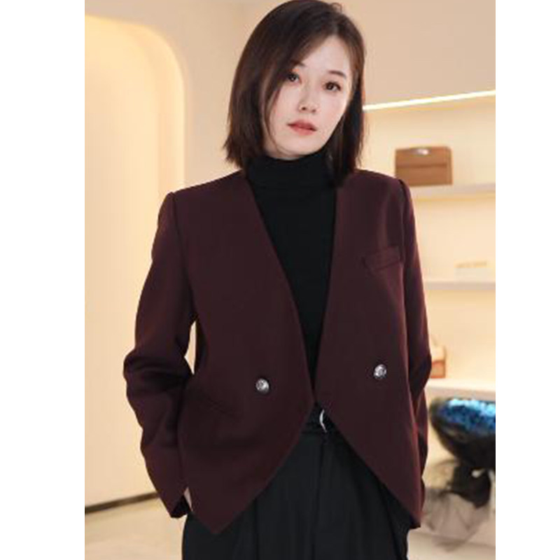 2026年早春新款气质老钱风西装外套女小个子高级感V领西服短上衣