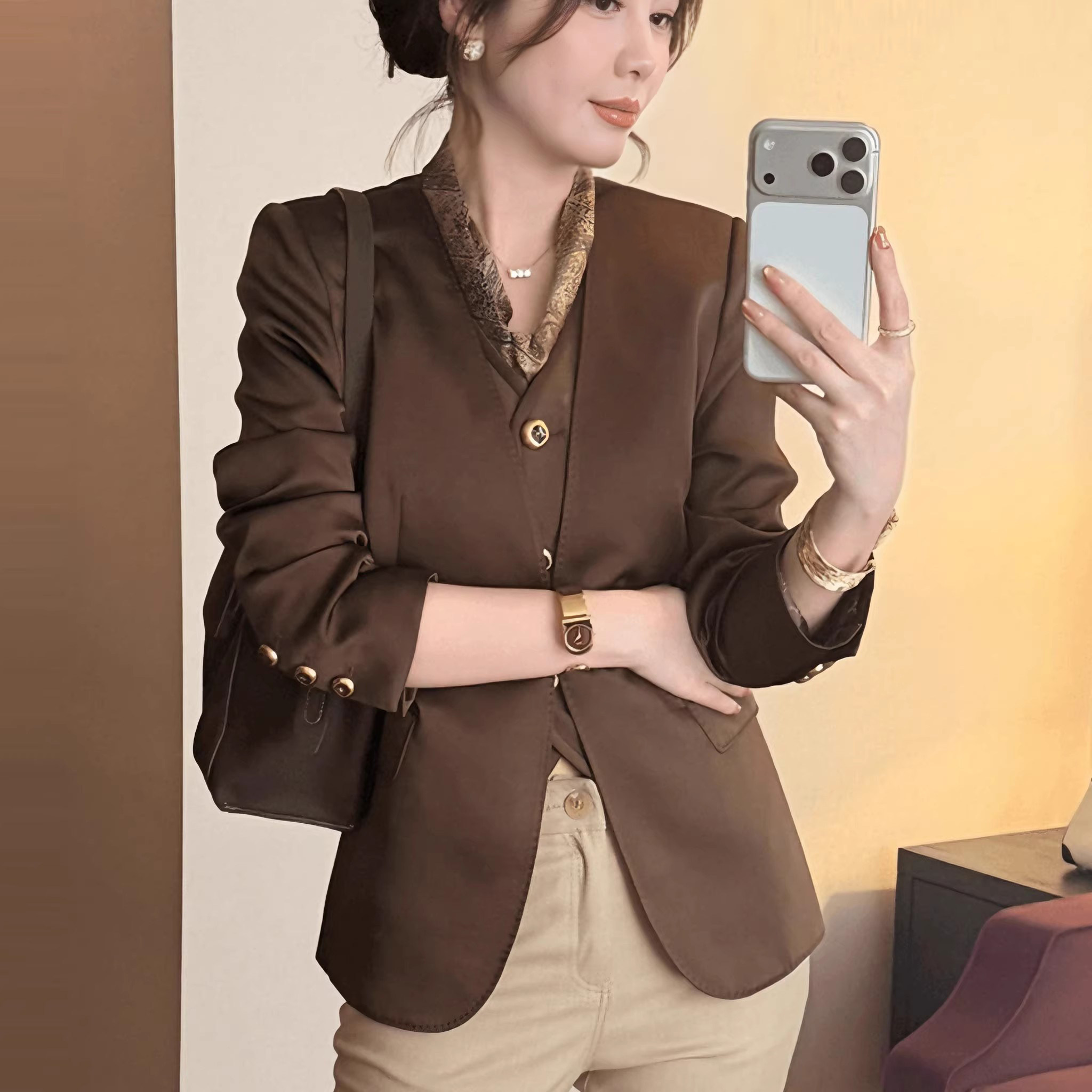 高级感流光缎V领西装外套女薄款