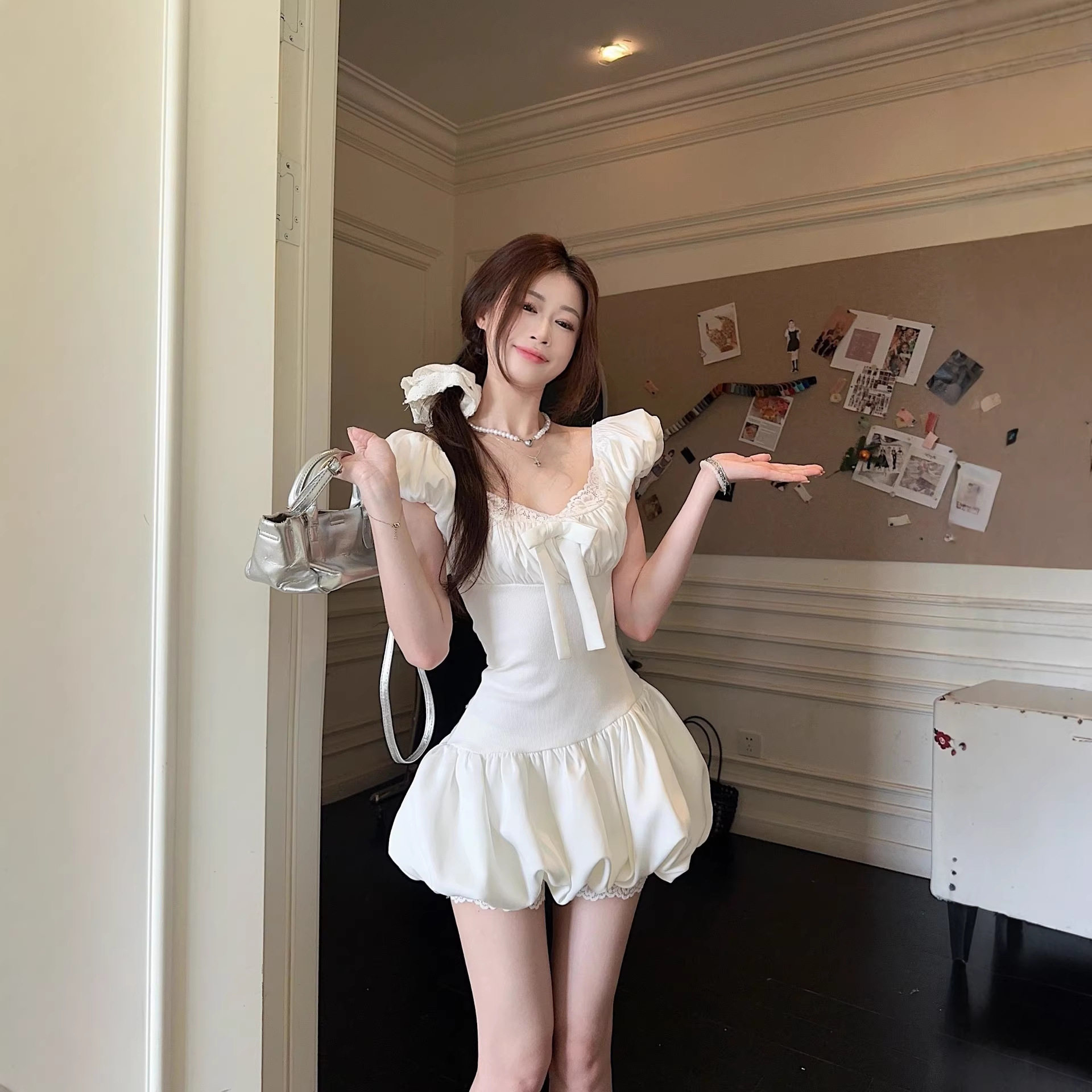 甜美风白色系带泡泡袖连衣裙高级感秋气质显瘦花苞裙短裙A字裙潮
