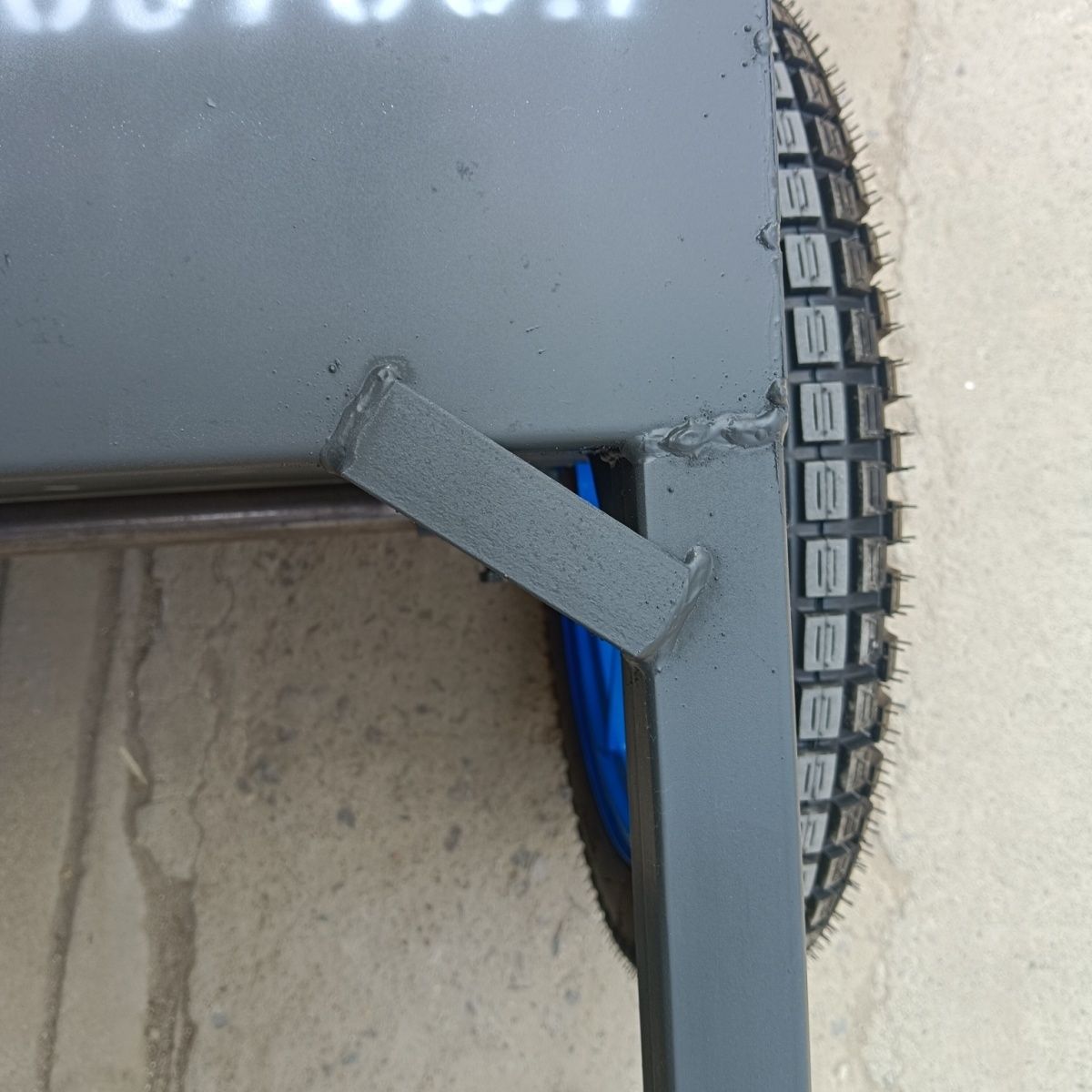 进口品质加厚翻斗车工地