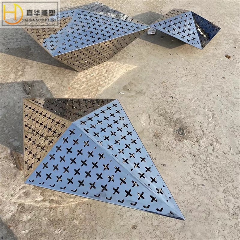 不锈钢石头雕塑金属镜面鹅卵石几何切面石镂空发光石太湖石大摆件