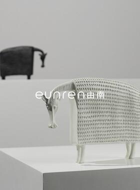 简约现代创意装饰马家居客厅工艺品摆件电视柜样板房间售楼处摆设