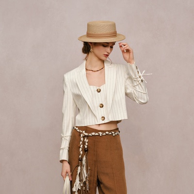 慵懒高级感亚麻条纹短西装外套女