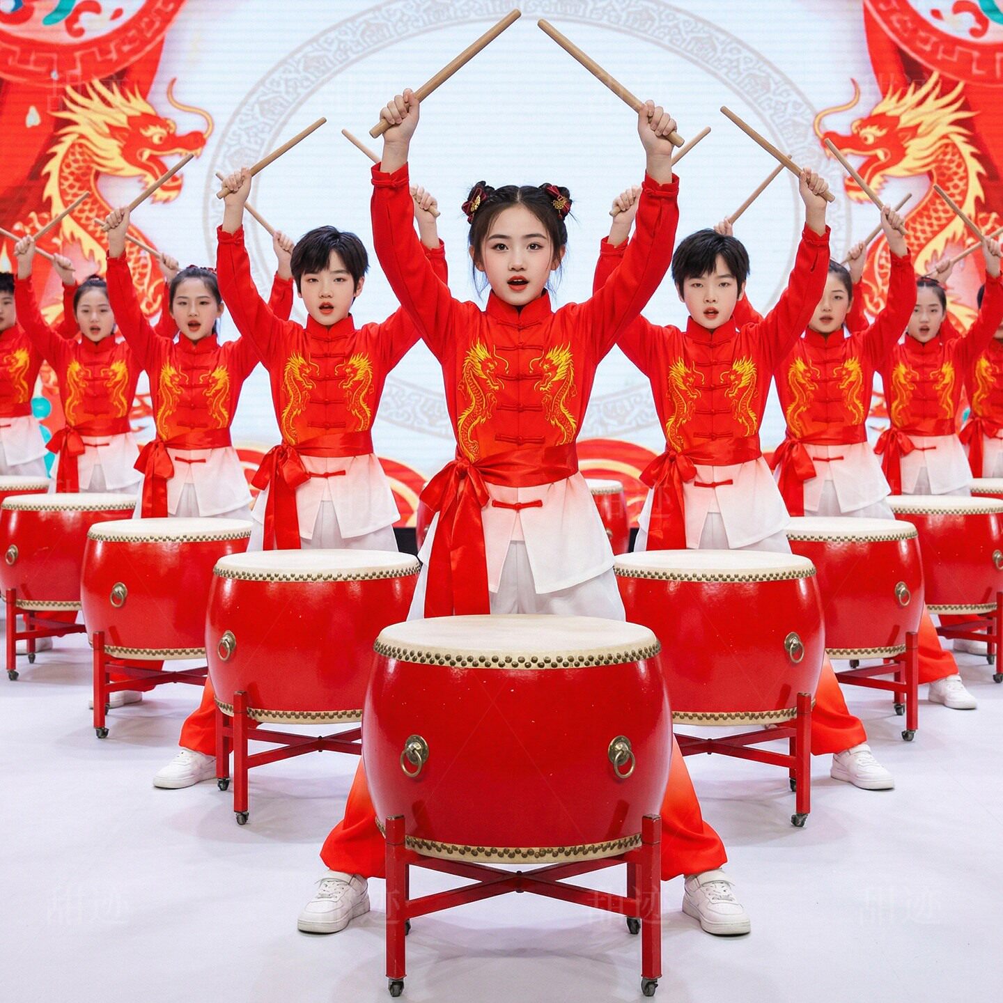 六一儿童中国红色打鼓腰