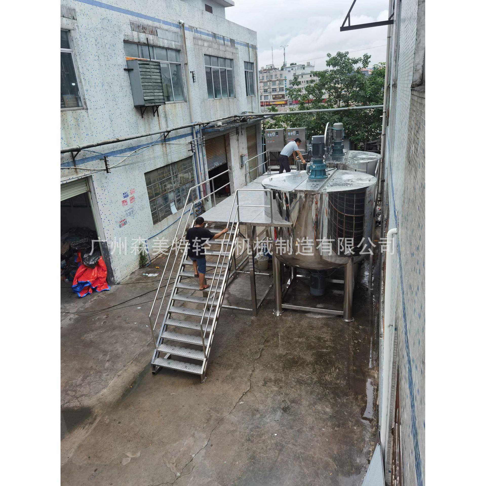 10吨化工原料搅拌机10吨染料搅拌机液体搅拌机搅拌桶立式混料罐
