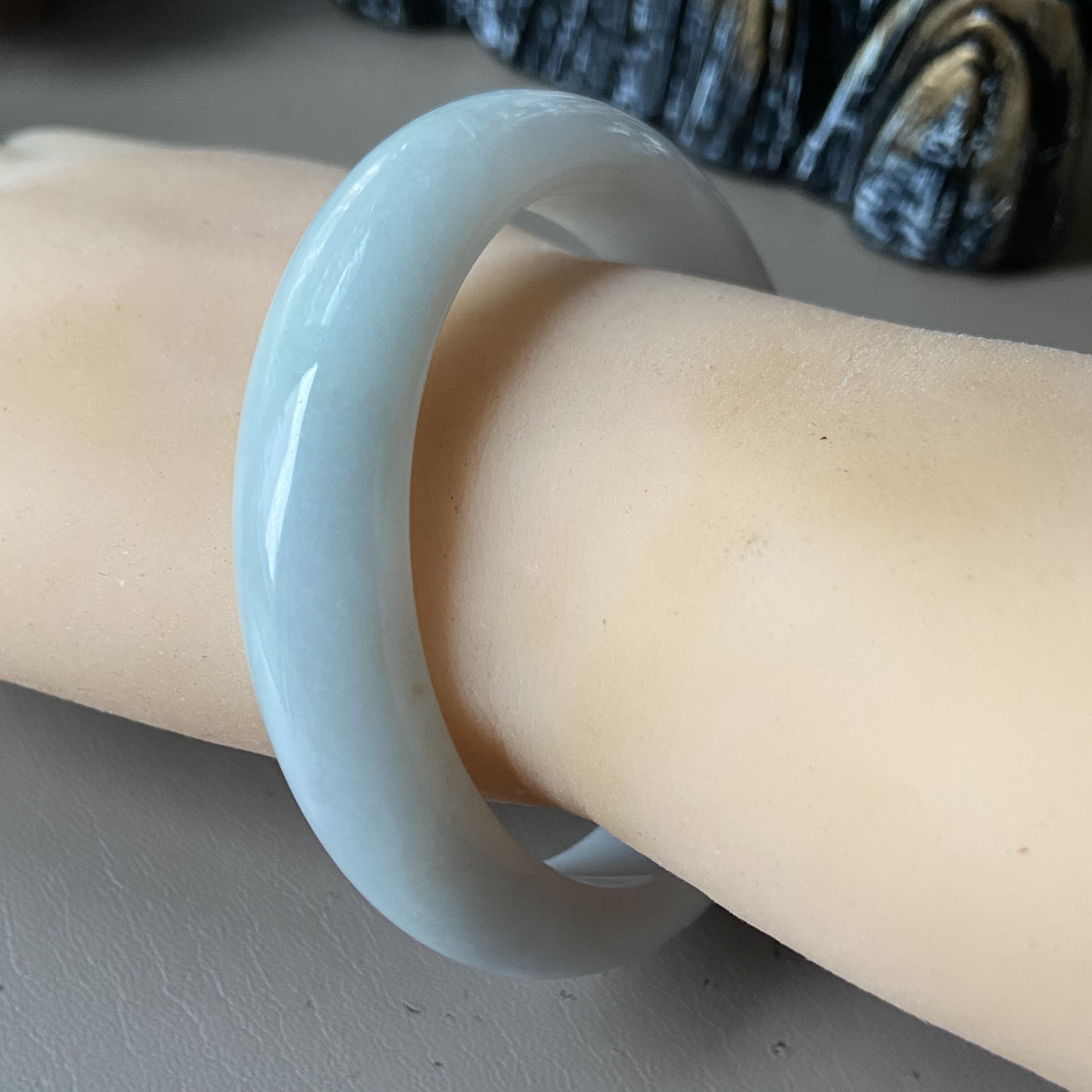 天然缅甸翡翠手镯55冰糯种浅绿白月光玉镯子56老坑a货0186带证书