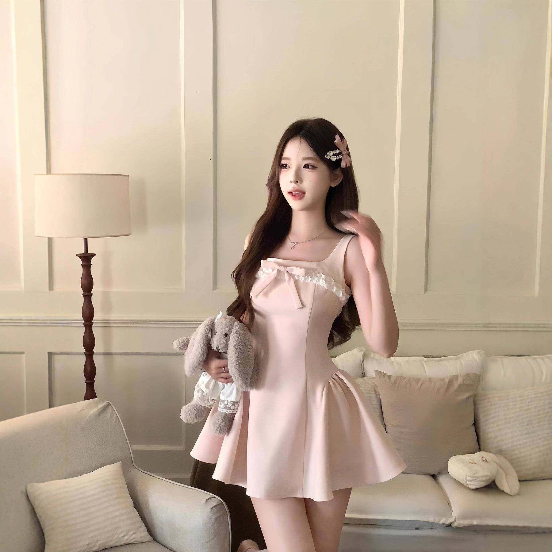 法式粉色蝴蝶结吊带连衣裙子女夏季2025新款收腰a字公主蓬蓬短裙,女装/女士精品,连衣裙,淘宝优惠券,粉丝福利购,淘宝优惠卷