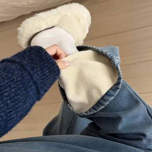 加绒牛仔裤女秋冬大码胖mm显瘦休闲小个子松紧腰直筒宽松阔腿裤子