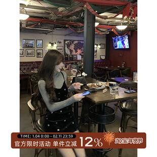 愉悦愉悦 法式黑色刺绣丝绒背心连衣裙女春季复古气质包臀吊带裙