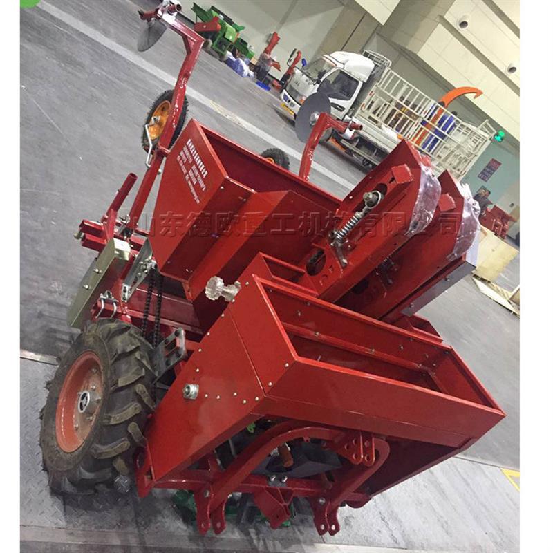 单垄双行土豆种植机 马铃薯块状种子点播机 覆膜种植施肥一体机