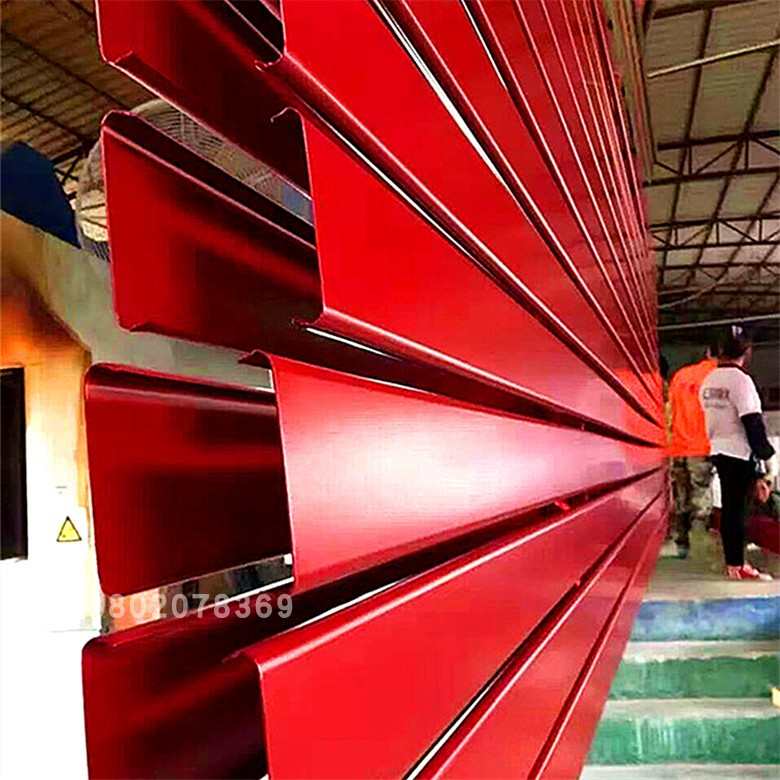 装修天花吊顶无缝工程装饰方板冲孔铝扣板铝板常规合金门头600板