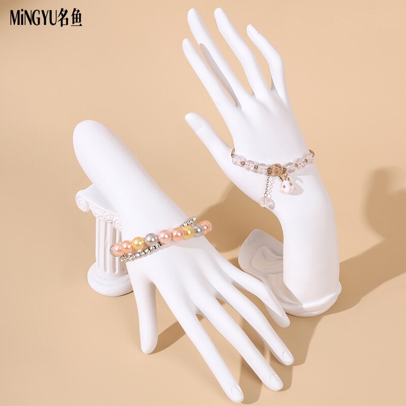 白色树脂首饰柜台橱窗道