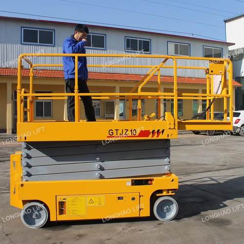 全自行液压升降机龙豪机械电动液压马达升降操作平台厂家供应