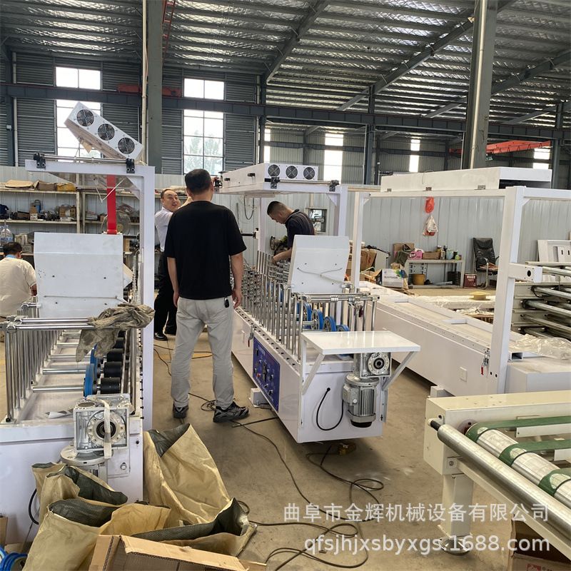 全铝家具铝蜂窝墙面板覆膜机厂 石塑异形木线条阳角线在线包覆机