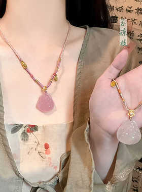 新中式粉色冰透玉髓佛公吊坠项链女轻奢小众高级感锁骨链国风