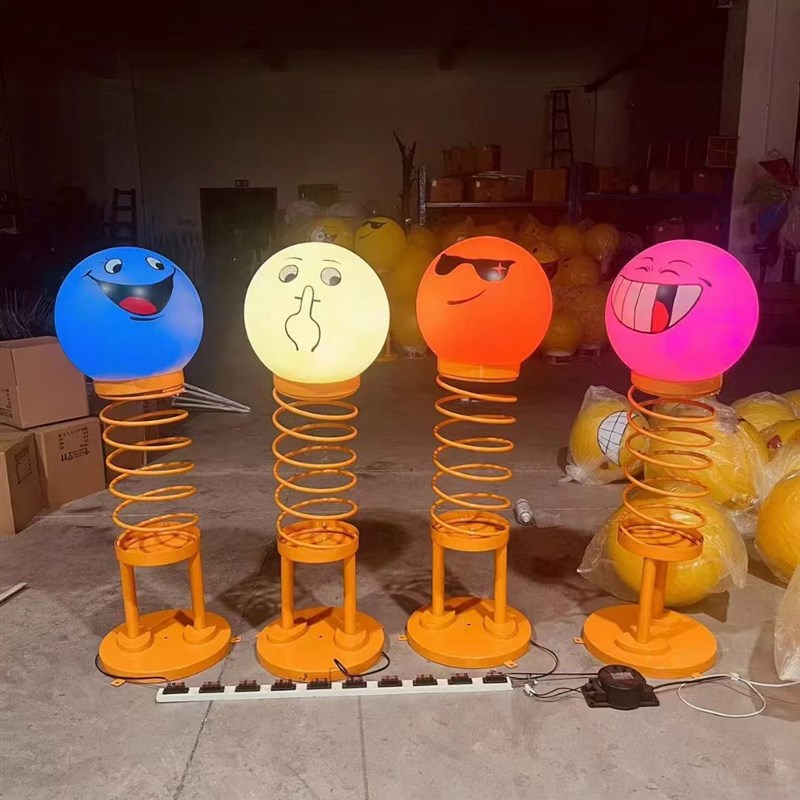 创意可爱滑稽表情包圆球灯摆件有趣互动弹簧笑脸表情打卡灯草坪灯