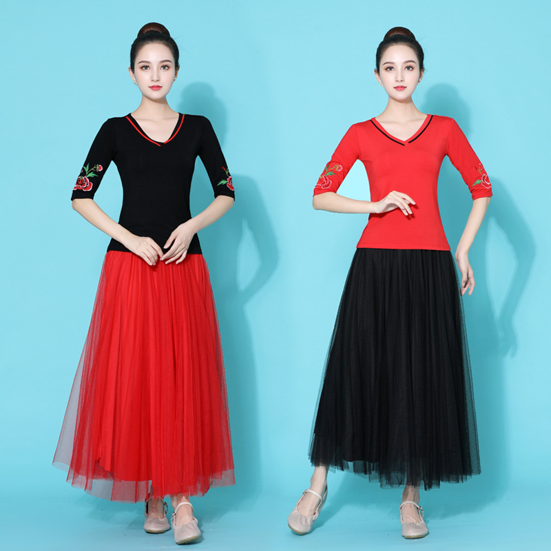 广场舞跳舞服装套装新款中袖舞蹈服女绣花V领大摆裙表演出练功服