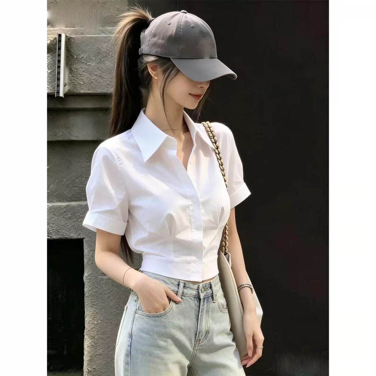 极简风白色短袖衬衫女夏新款修身翻领纽扣设计感百搭显瘦上衣开衫