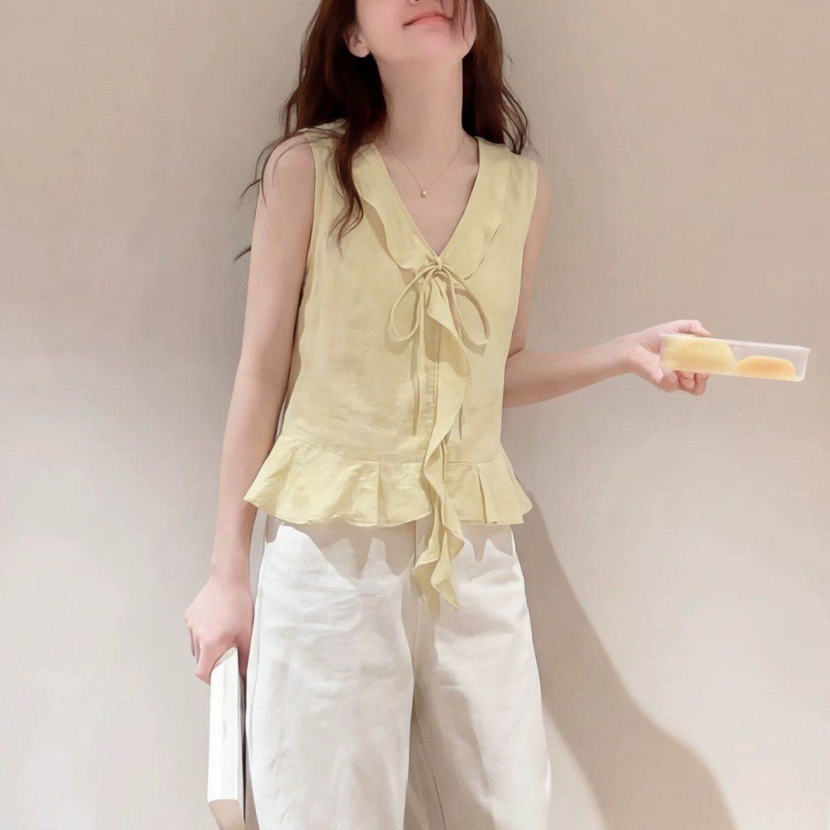 黄色花边系带无袖背心衬衫女夏季小众设计感V领宽松大码上衣