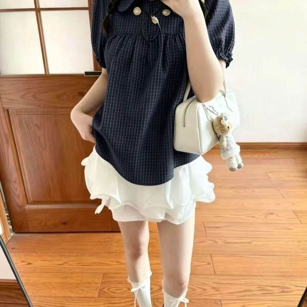 韩系复古细格纹翻领排扣衬衣减龄可爱俏皮学院风显瘦泡泡袖上衣