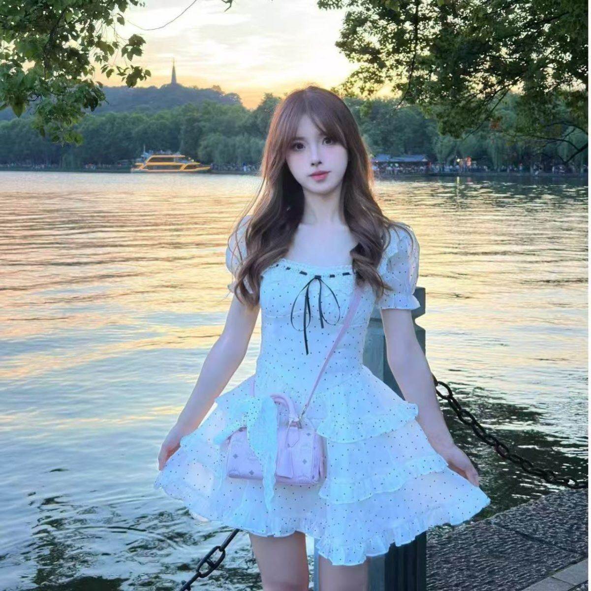 生日法式连衣裙夏季显瘦蕾丝甜美方领蛋糕蓬蓬裙子波点公主短裙
