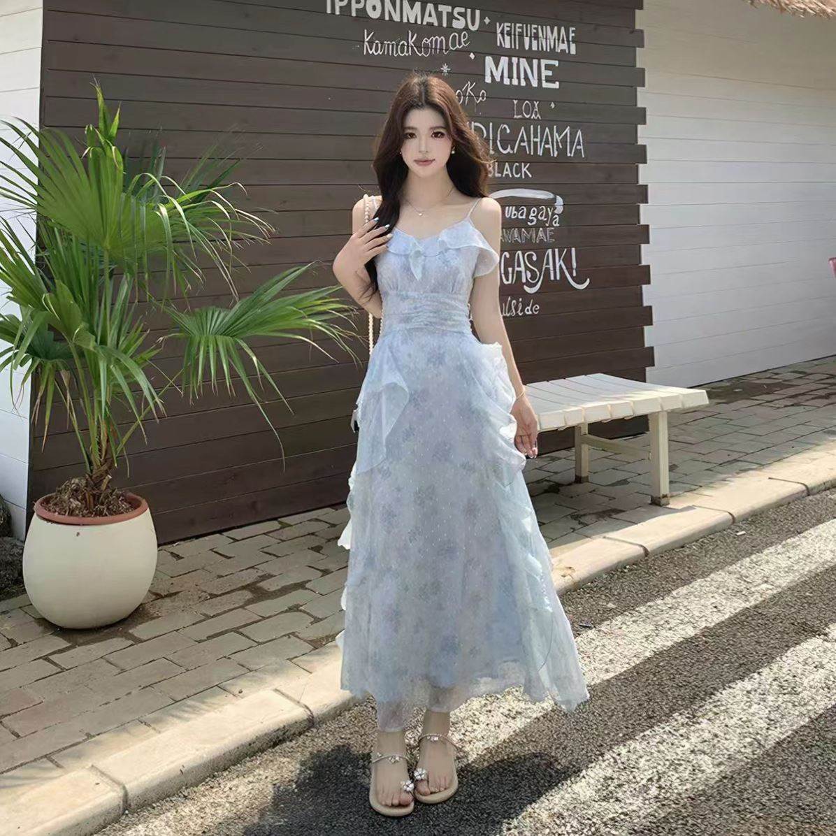 法式温柔风时尚长裙女夏季新款巨好看洋气粉色碎花吊带连衣裙子