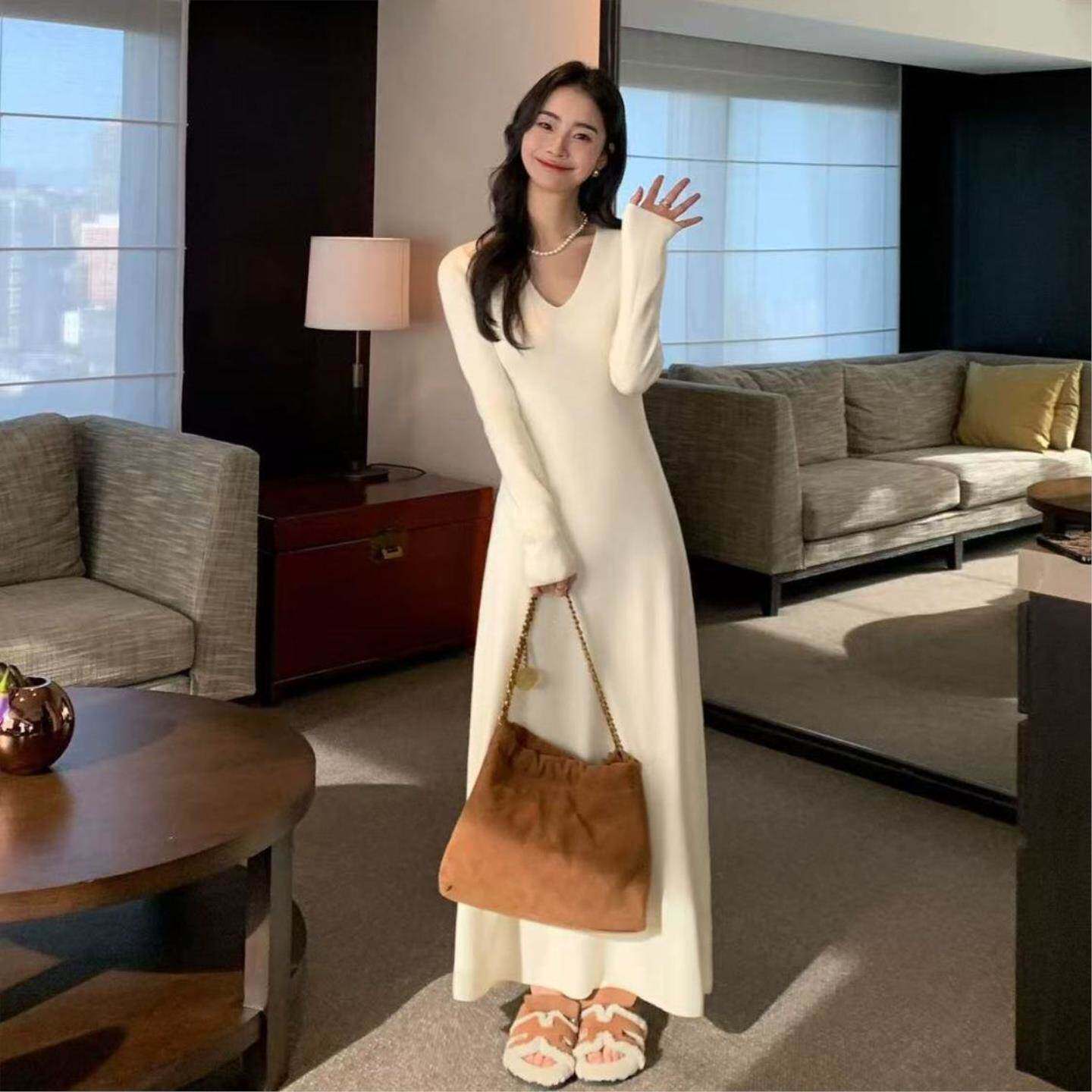 设计感v领针织连衣裙女春夏气质收腰a字裙子优雅配大衣毛衣长裙