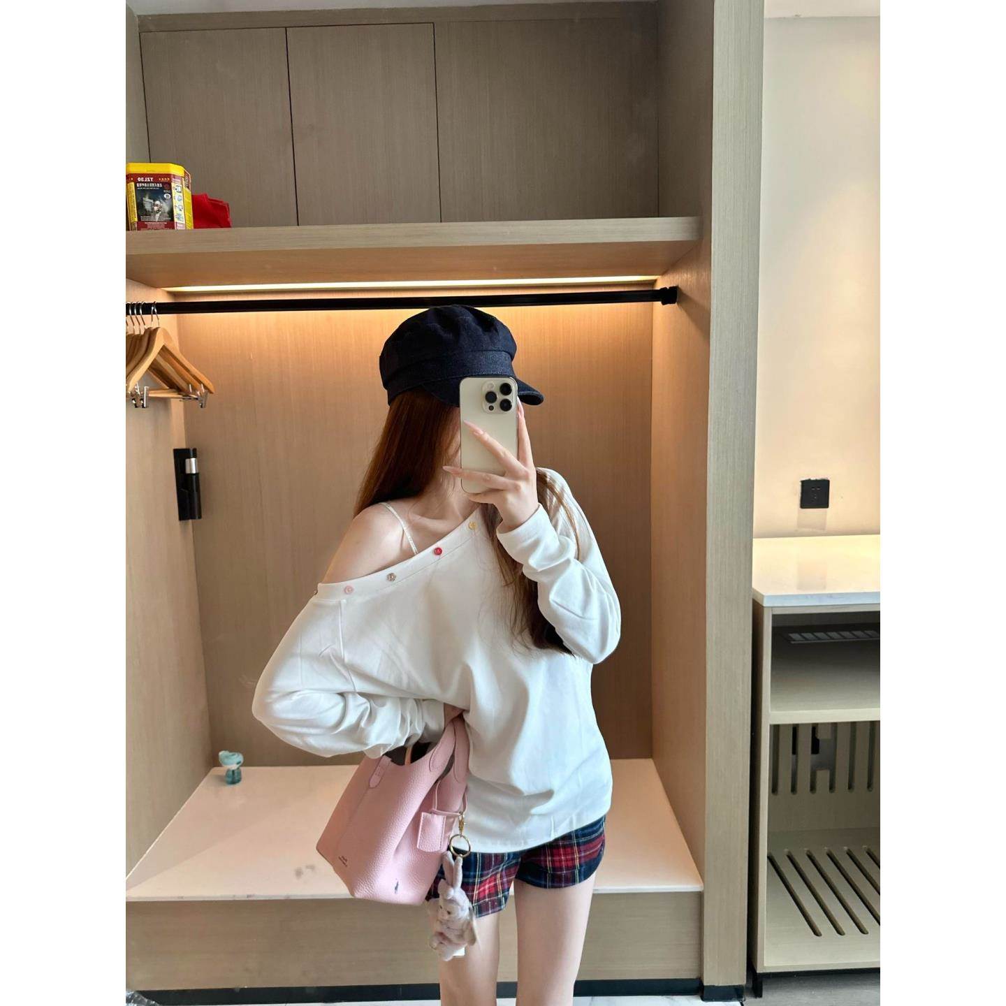 韩系辣妹纽扣彩色美式T恤设计新款秋季斜肩宽松肩上长袖上衣