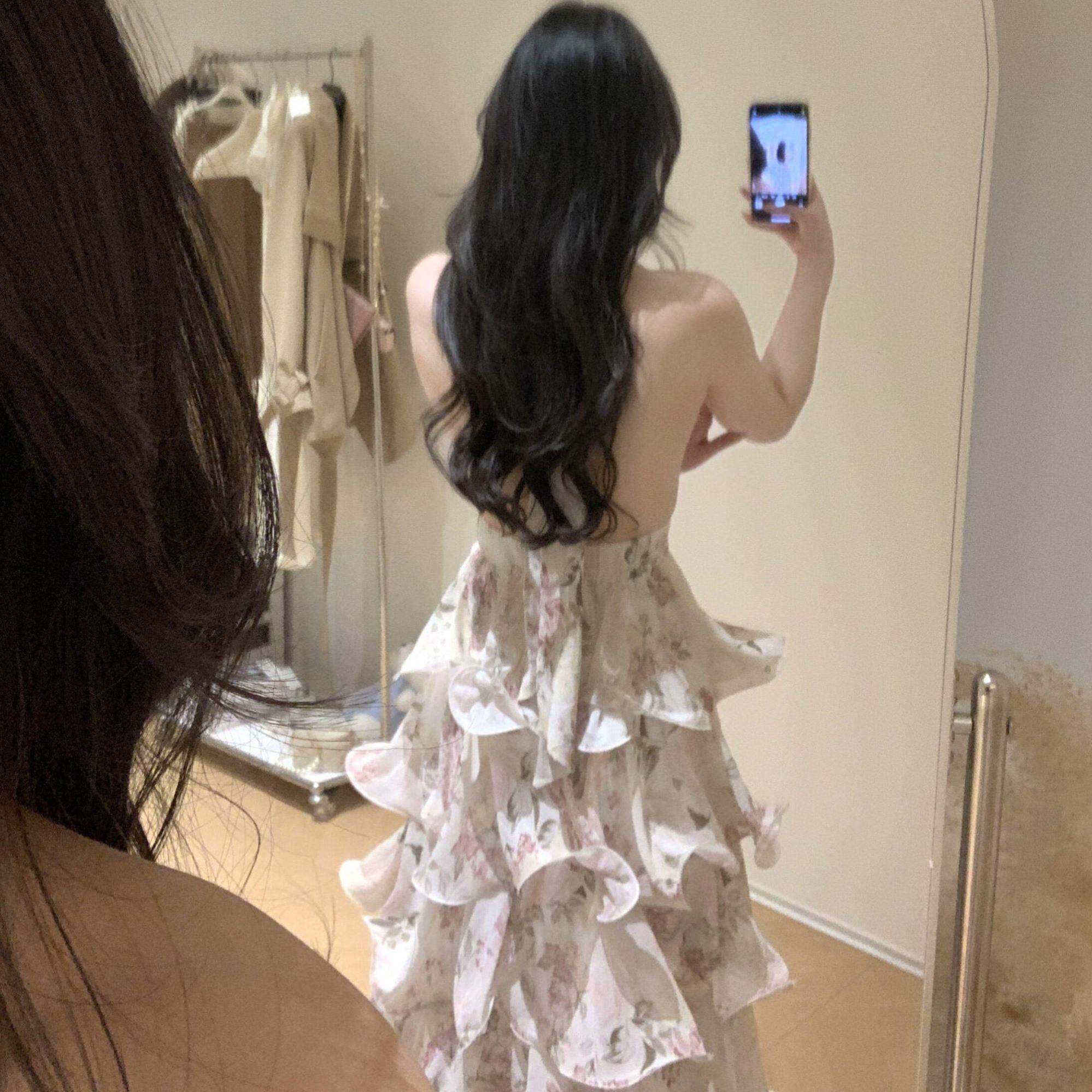 法式碎花挂脖连衣裙女装夏季新款小个子气质收腰大摆荷叶边长裙子