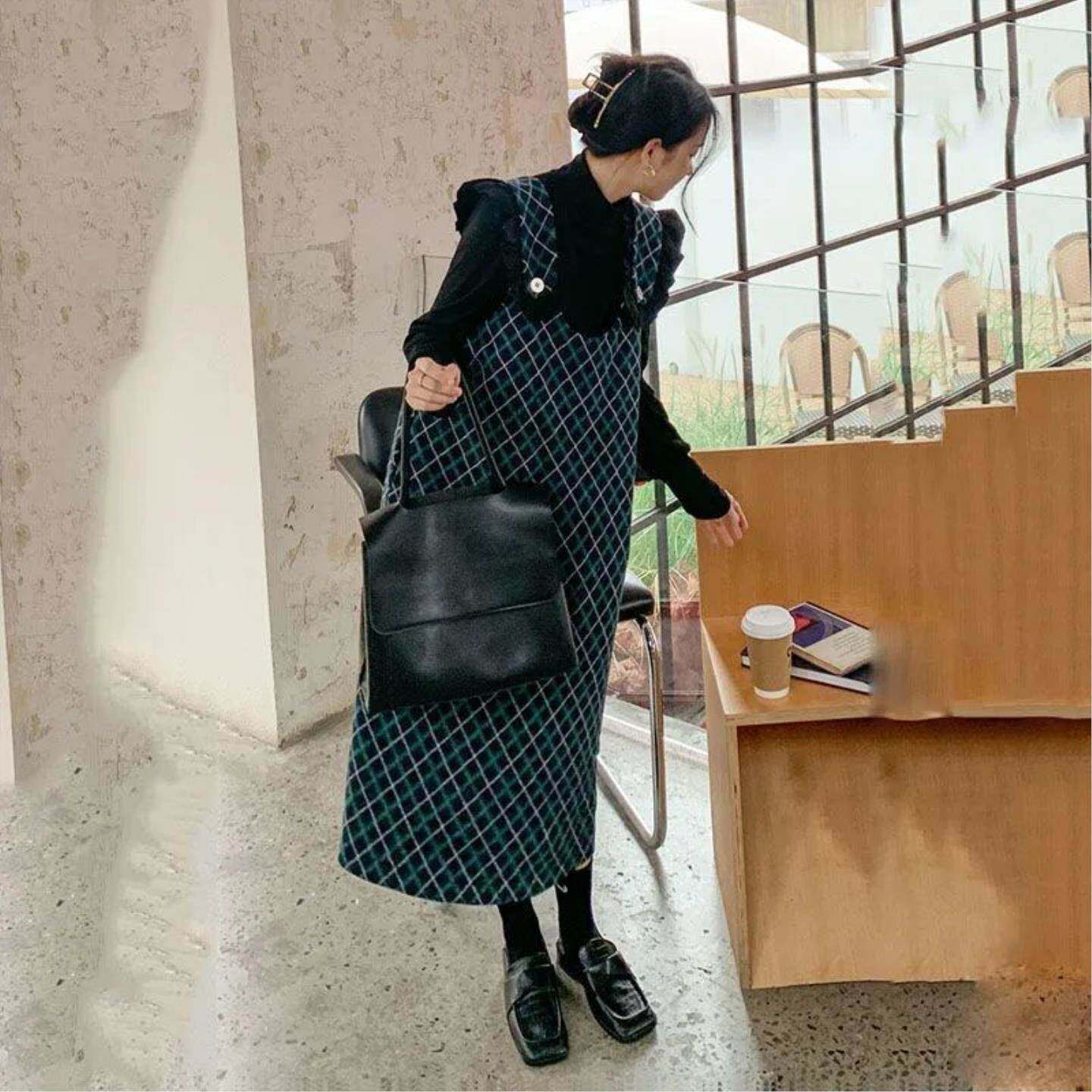 新款格子毛呢吊带背带裙女宽松时尚复古秋冬季打底无袖连衣裙