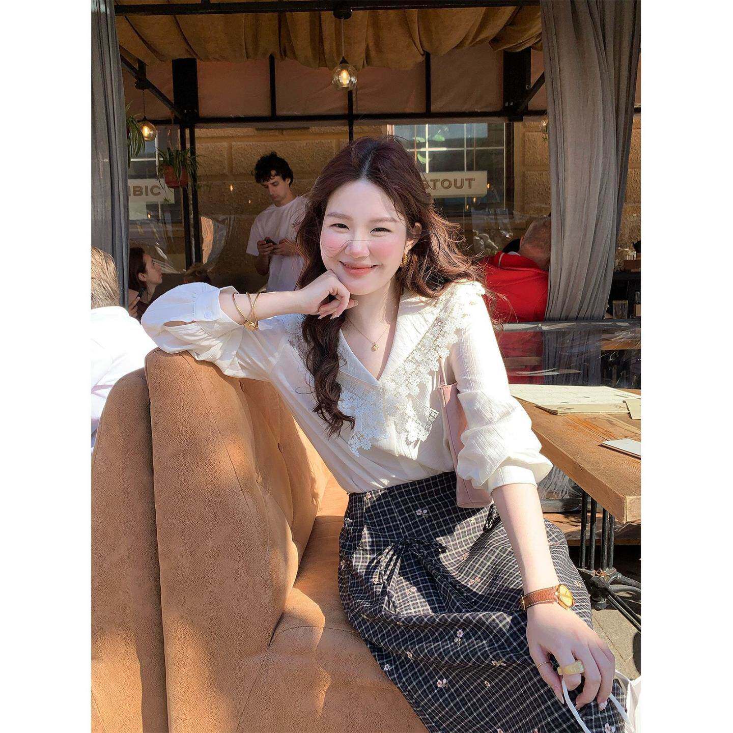 韩版设计感小众蕾丝拼接翻领长袖衬衫女温柔风甜美娃娃领法式上衣