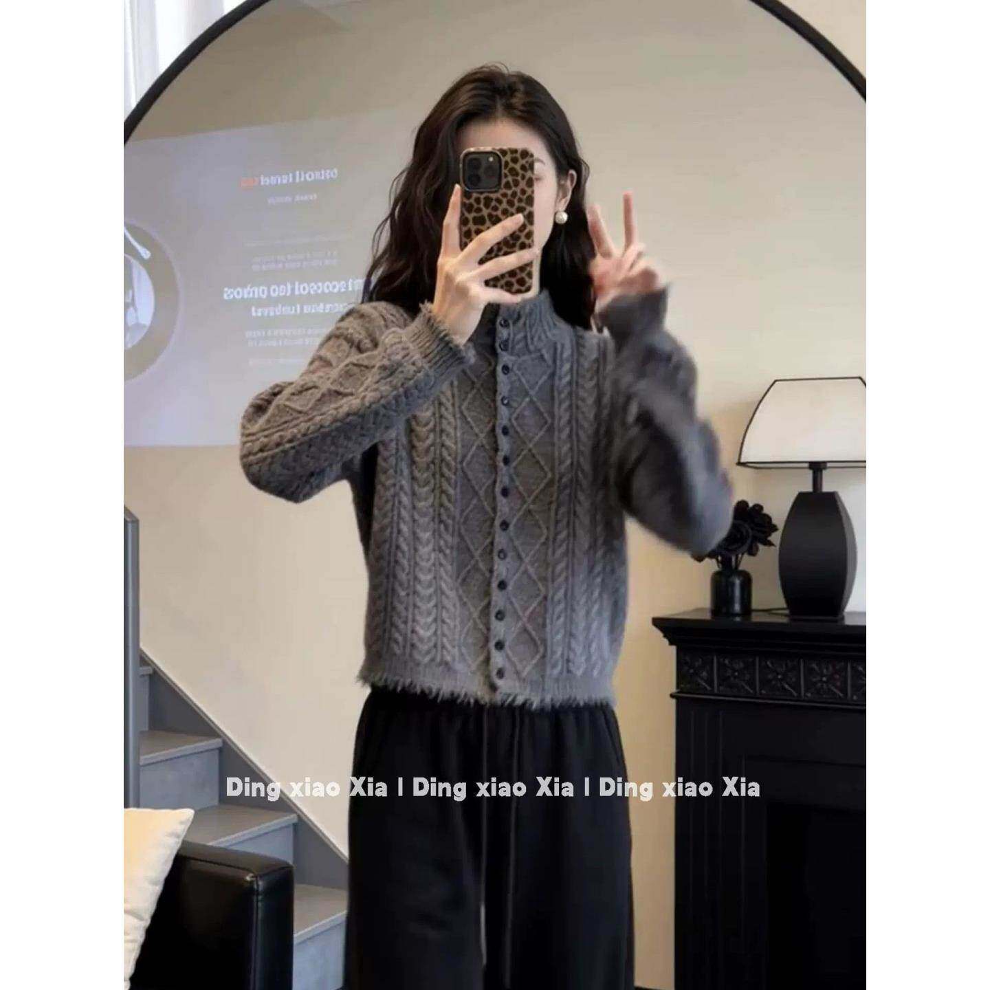 韩系复古灰色单排扣半高领绞花毛衣女秋冬慵懒风修身针织上衣