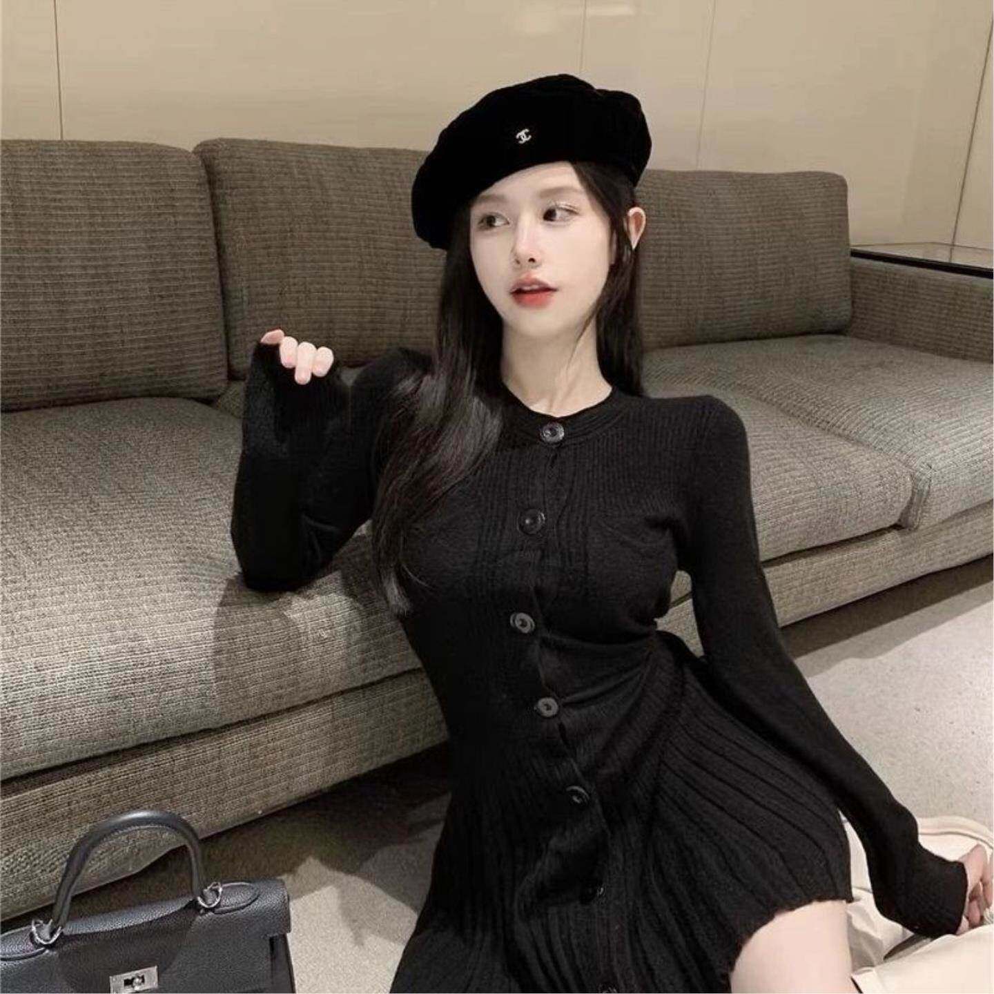 春夏高级感洋气时髦百褶裙秋款法式掐腰奶系温柔针织连衣裙内搭女