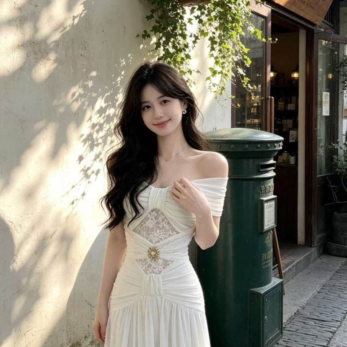法式高级感蕾丝拼接抹胸一字肩连衣裙女夏季气质千金风收腰裙子
