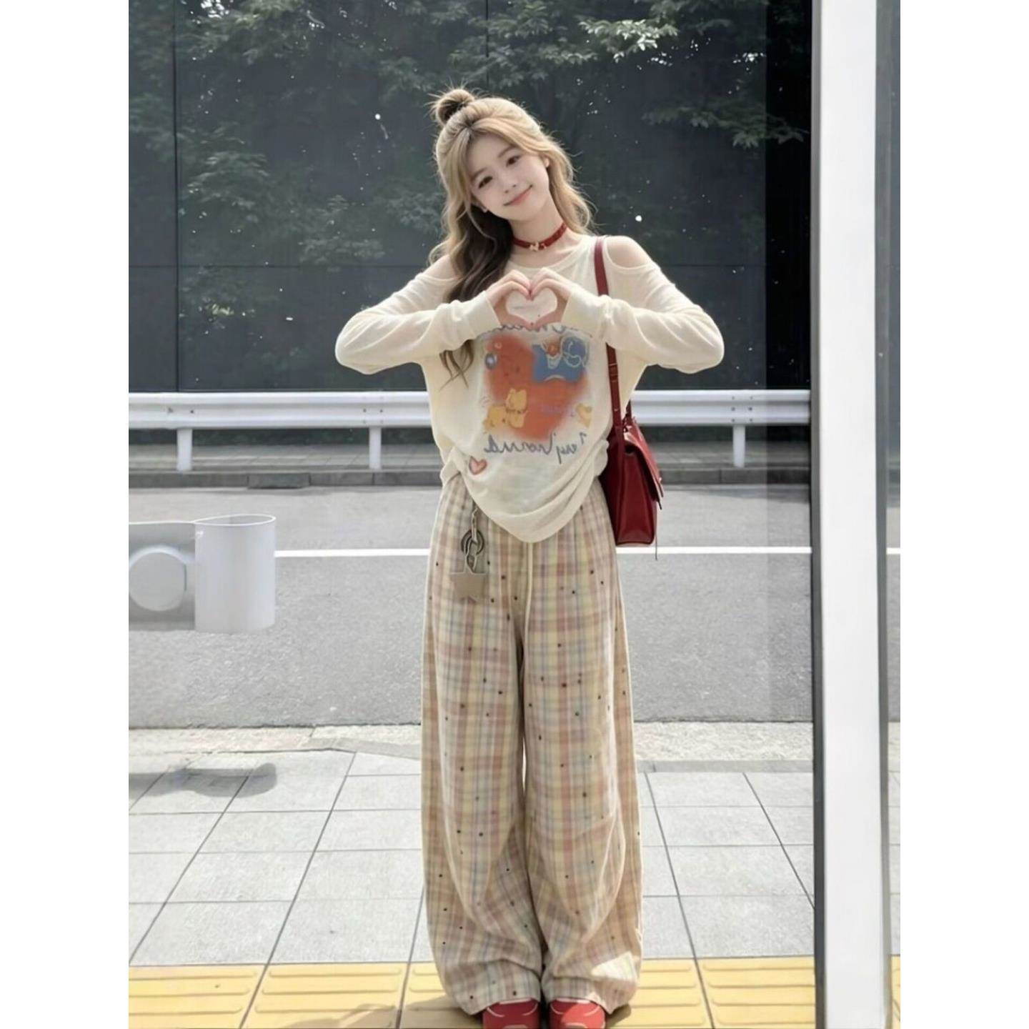 多巴胺甜美运动套装女秋季宽松设计感露肩防晒罩衫长裤休闲两件套