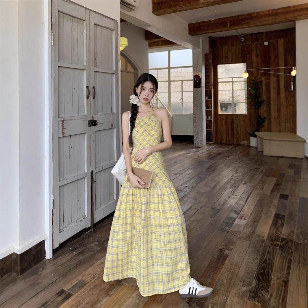 女夏季设计感吊带裙挂脖连衣裙小众格子裙子黄色新款露背收腰