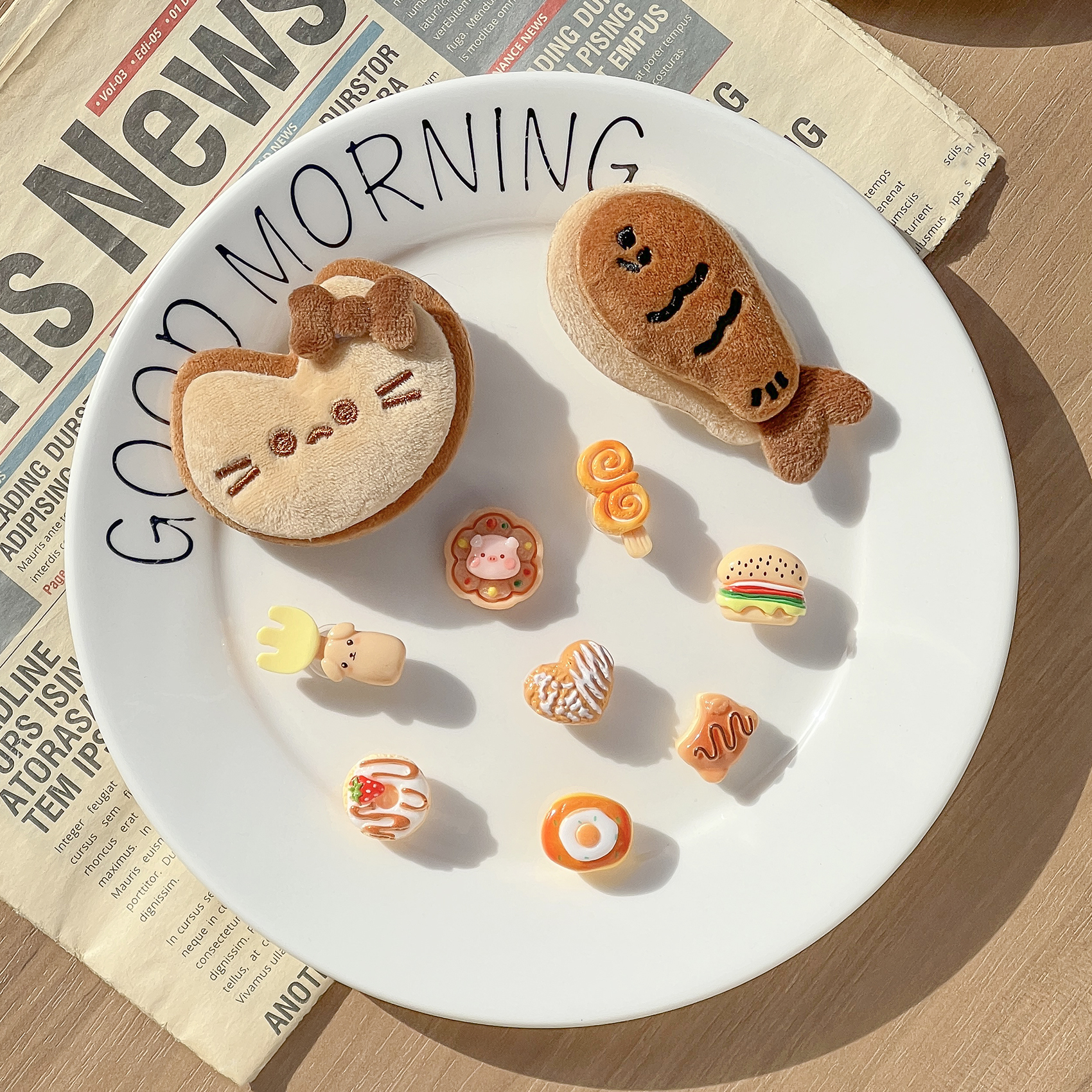 秋冬奶咖色洞洞鞋配饰卡洛驰鞋花